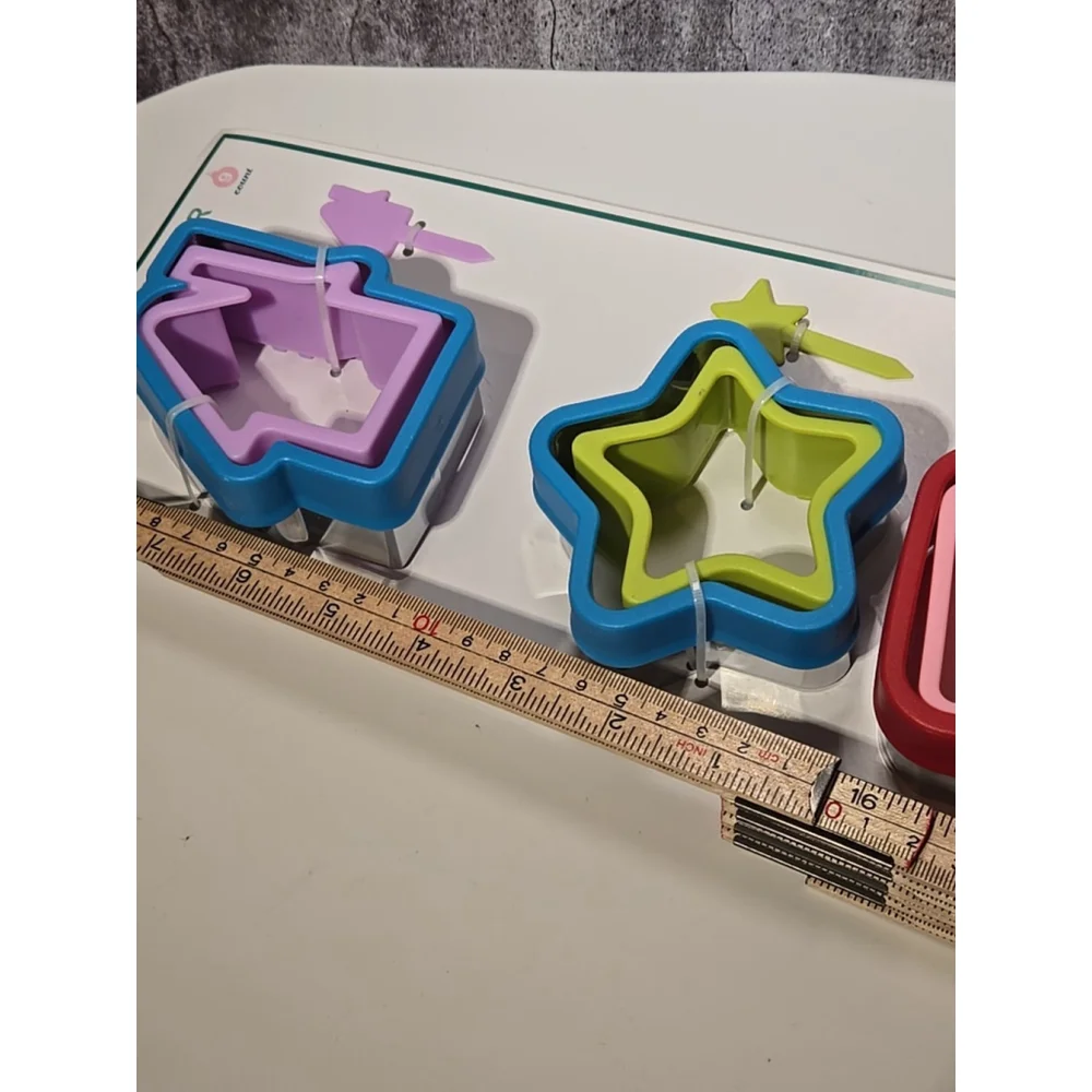 Target Bullseye Sandwich Cutter Set of 9 Pieces w/Home, Star & Square (160)